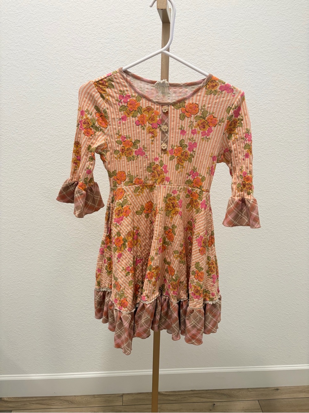 Finding Foxtale Orange Floral Ruffle Hem Dress size 10